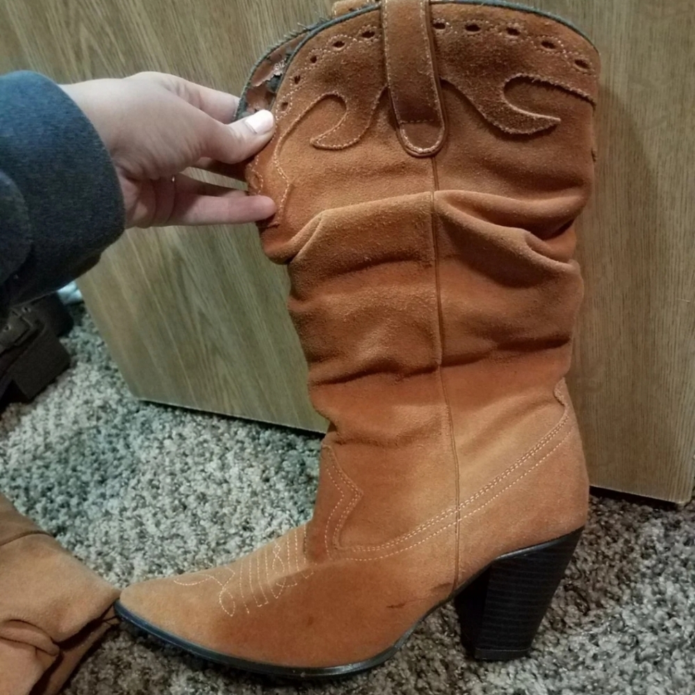 Tan cowgirl boots